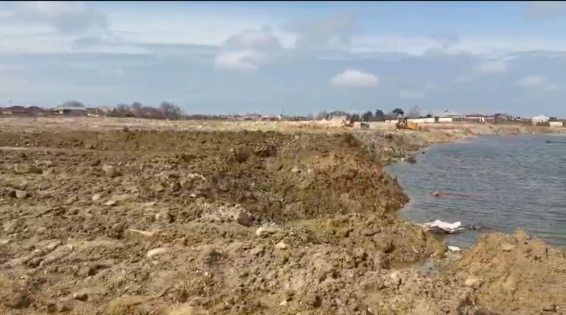 Sabunçuda gölü qanunsuz doldururmuşlar - FOTO
