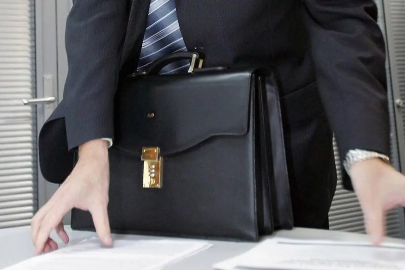 Azərbaycanda icra hakimiyyətlərindən birində KÜTLƏVİ İXTİSAR