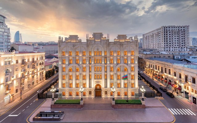 Bakıda qapıları yoxlayıb, evlərə girən oğru TUTULDU - VİDEO
