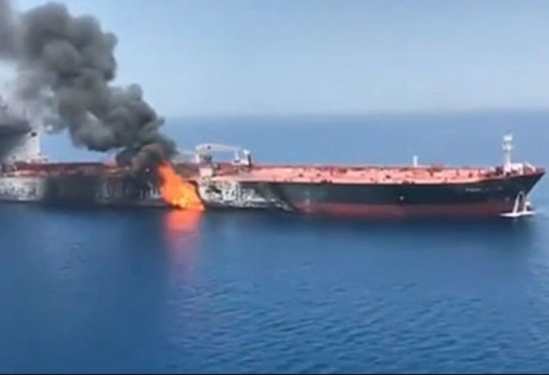 Küveyt sahillərində tankerdə PATLAYIŞ: neft sızması baş verdi
