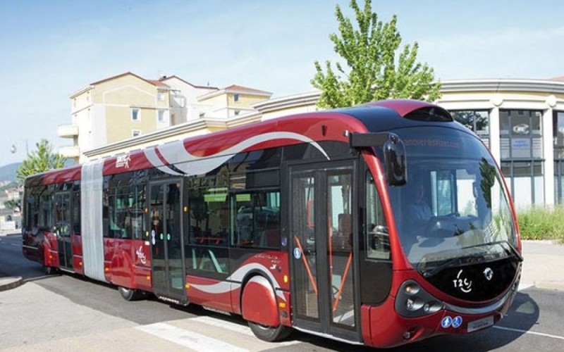 Gəncədə maşın Bakubusla toqquşdu