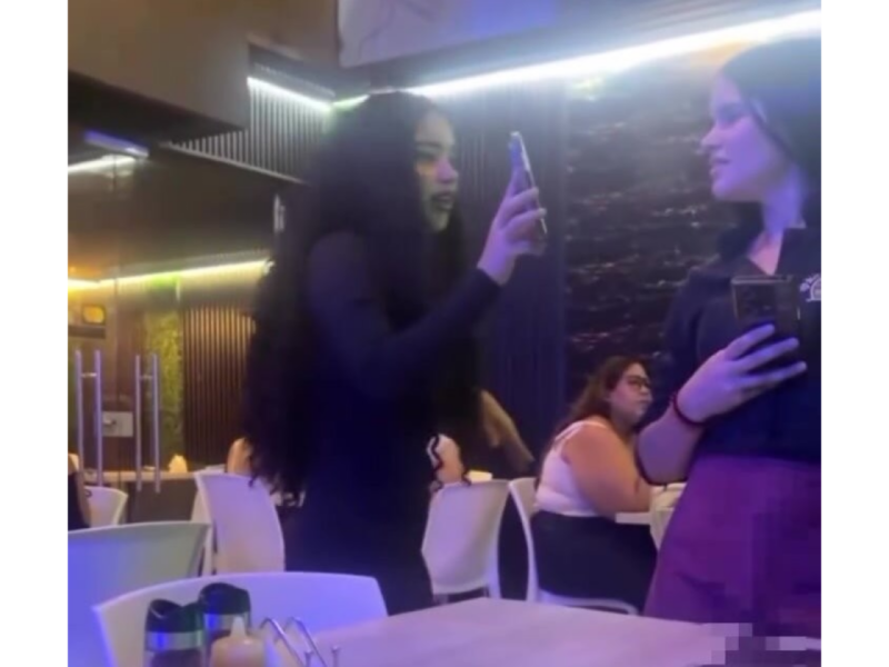 Sevgilisi ilə xəyanət edən rəfiqəsini DÖYDÜ - VİDEO