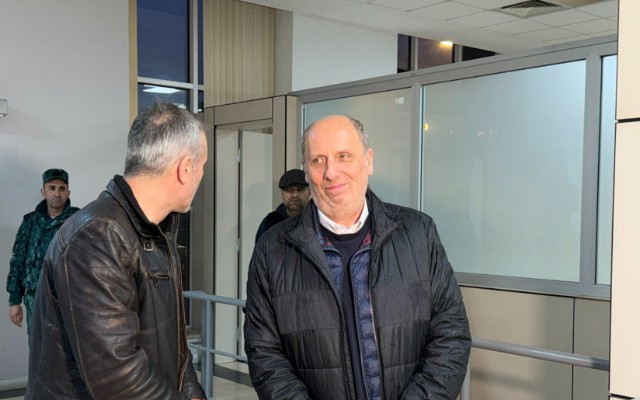 Daha bir ölkənin səfiri və səfirlik əməkdaşları Azərbaycana təxliyə olundu