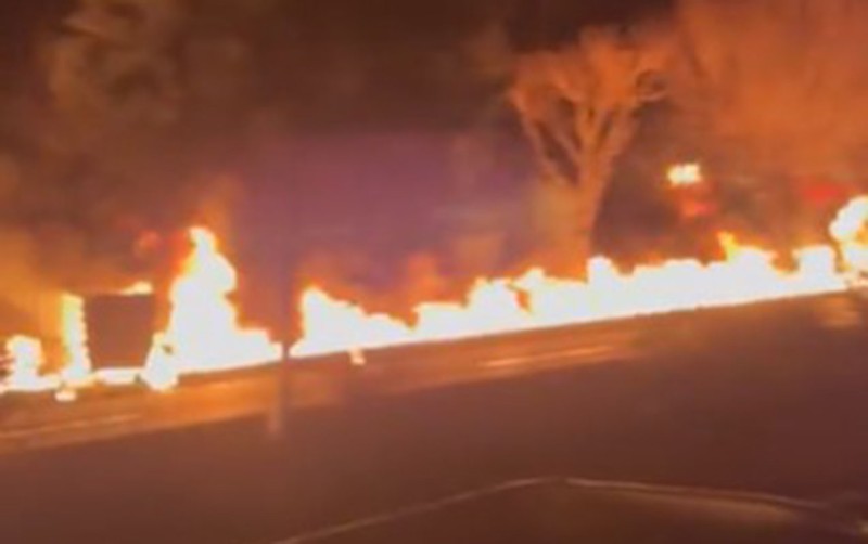 Tehranda neft anbarları vuruldu - Küçələr də yanır - VİDEO 