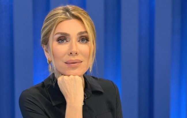 Xoşqədəm Hidayətqızı anasının məzarı başında - VİDEO