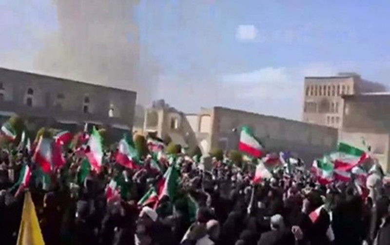 Yeni Ali Liderin seçilməsini qeyd edərkən raket atıldı - VİDEO