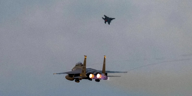 İranın 18 əsas aviabazasından 10-nu sıradan çıxarılıb