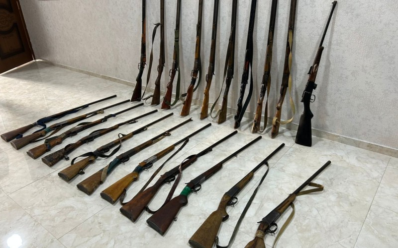 Polis xeyli silah-sursat topladı