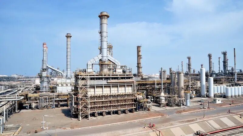 BƏƏ-nin ən böyük neft emalı zavodu fəaliyyətini dayandırdı