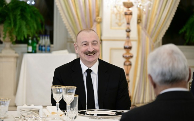 Prezidentin Koşta ilə rəsmi nahar əsnasında geniş tərkibdə görüşü oldu - FOTOLAR