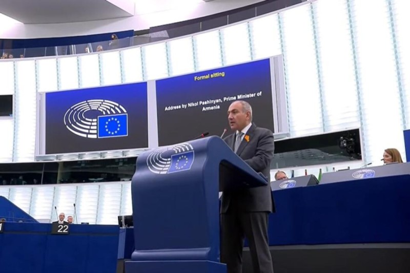 Qarabağı tərk edən ermənilər Ermənistan vətəndaşlığı almalıdır - Paşinyan