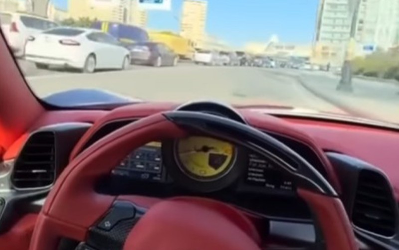 “Ferrari” qaydaları belə pozdu - VİDEO