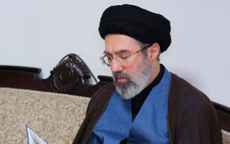 Müctəba Xamenei həyat yoldaşı və bacısının öldürüldüyünü təsdiqlədi