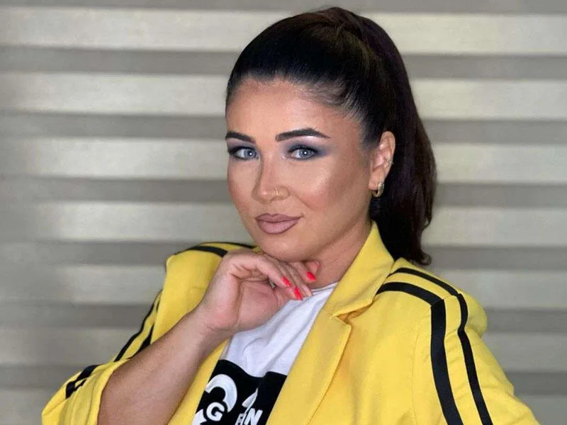"O həyasız da elə bilir deməyə sözüm yoxdur"