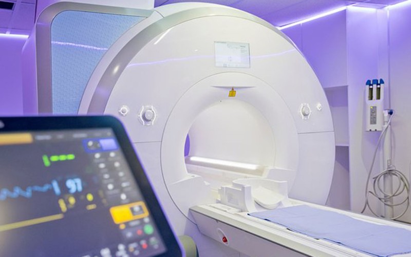 Unudulan xəstə gecəni MRT aparatında keçirdi - Çində kuryoz hadisə