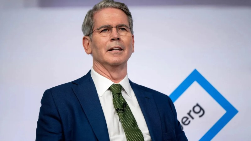 Bessent: ABŞ İran tankerlərinin Hörmüz boğazından keçməsinə icazə verir