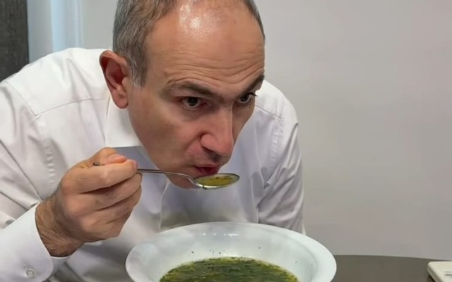 Paşinyan: Yaz gecikir, gicitkən şorbası gecikmir - VİDEO