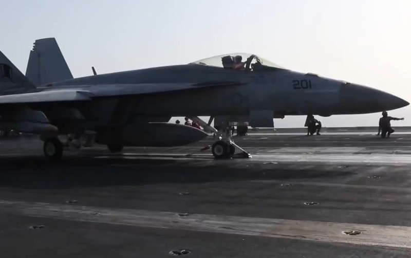 İranın “vurmuşuq” dediyi gəmidən hücuma keçdilər - VİDEO