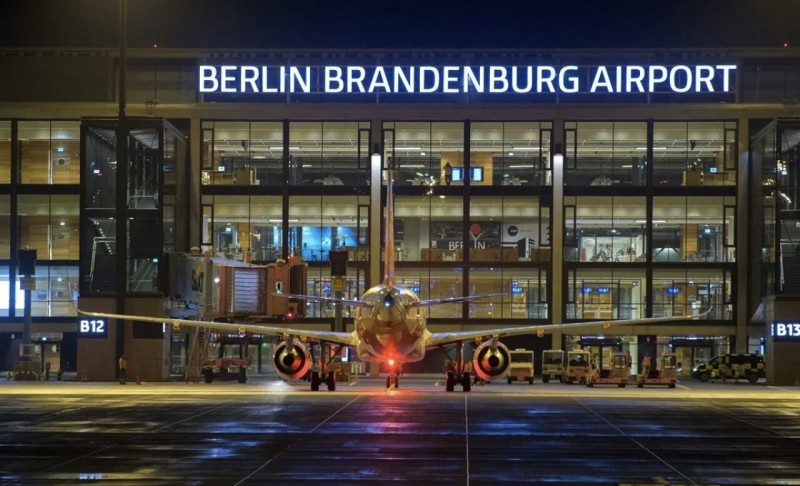 Berlin hava limanında bütün uçuşlar ləğv edilir