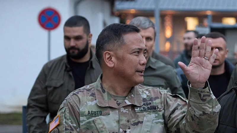 ABŞ generalı məxfi sənədləri qatarda itirib?