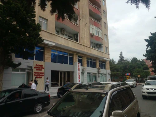 Tibb təhsili olmayan, amma özünü həkim kimi təqdim edənlər - ADLAR