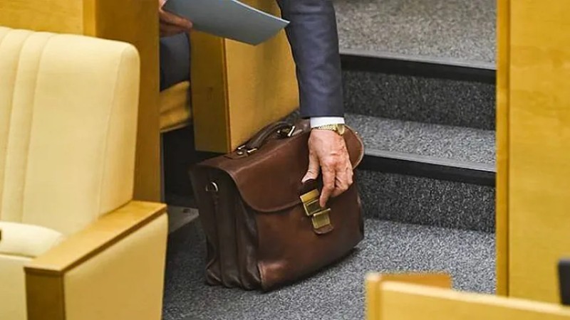 Vəzifəli şəxs işdən çıxarıldı - FOTO