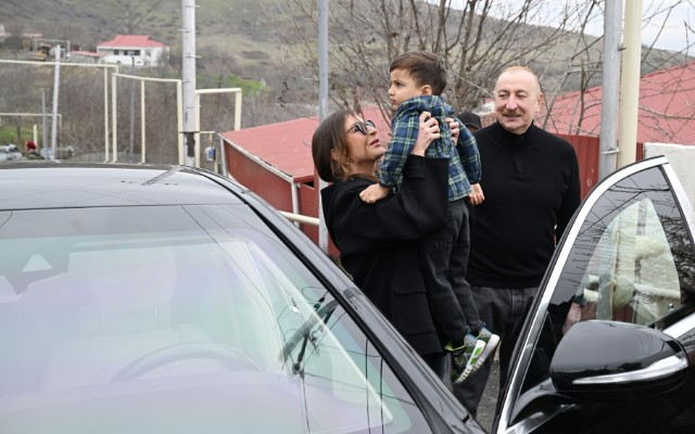 Sənin maşınını istəyirəm - Balaca Ayazın Prezidentdən istəyi - FOTOLAR
