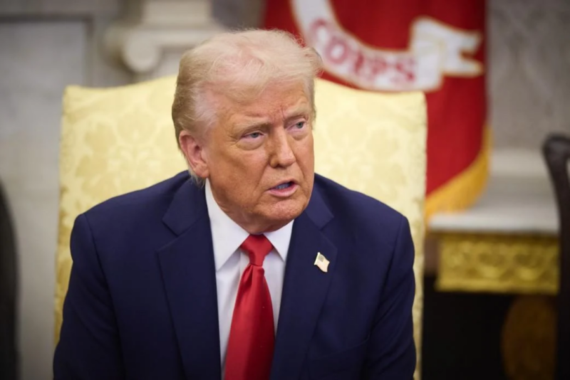 Tramp yenə kömək istədi