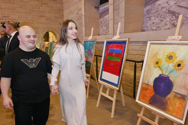 Alena Əliyeva “Çərçivədən kənar” sərgisində - FOTOLAR