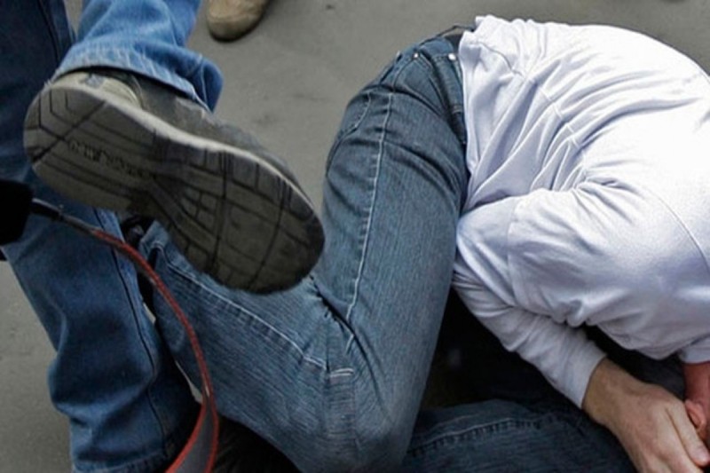 Kafenin qarşısında dava: Qadını təhqir edən şəxs...