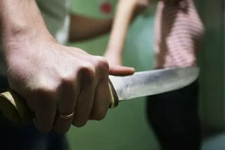 Bacılarını bıçaqlayan qardaşa ŞƏRTİ CƏZA
