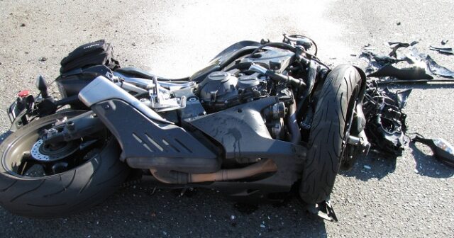 Motosiklet yük avtomobilinə çırpıldı - Sürücüsü öldü