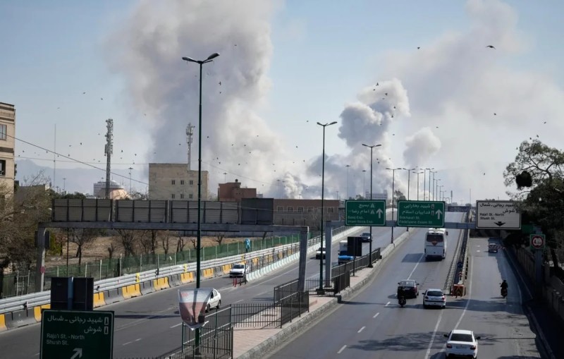 Tehranda hökumət obyektləri vurulub