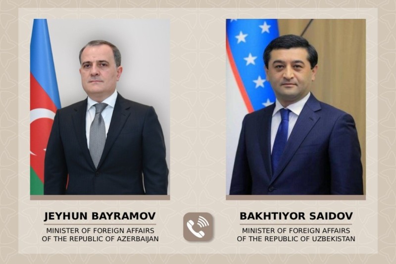 Baş diplomat özbəkistanlı həmkarı ilə danışdı