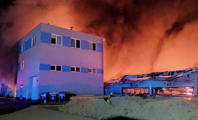 Çexiyada İsrailin silah zavodu yandırıldı