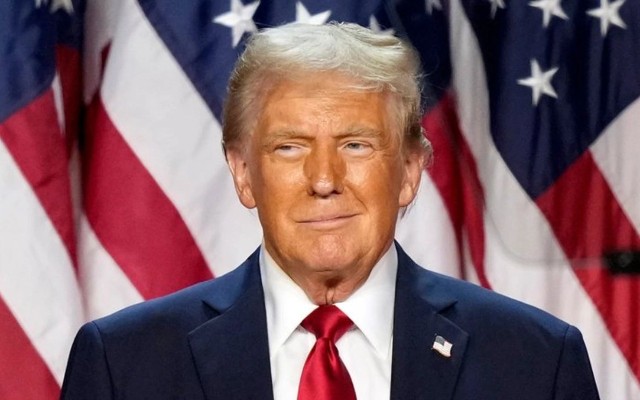 Trampın sosial media hesabındakı paylaşımları kim yazır?