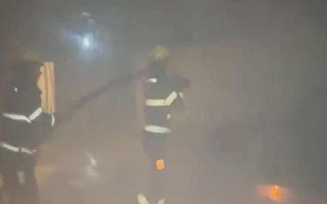 Kürdəmirdə Mercedes yandı - VİDEO