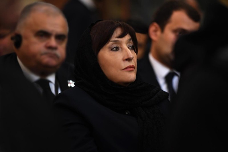 II İlya dəfn olunub, mərasimdə Sahibə Qafarova da iştirak edib - FOTOLENT