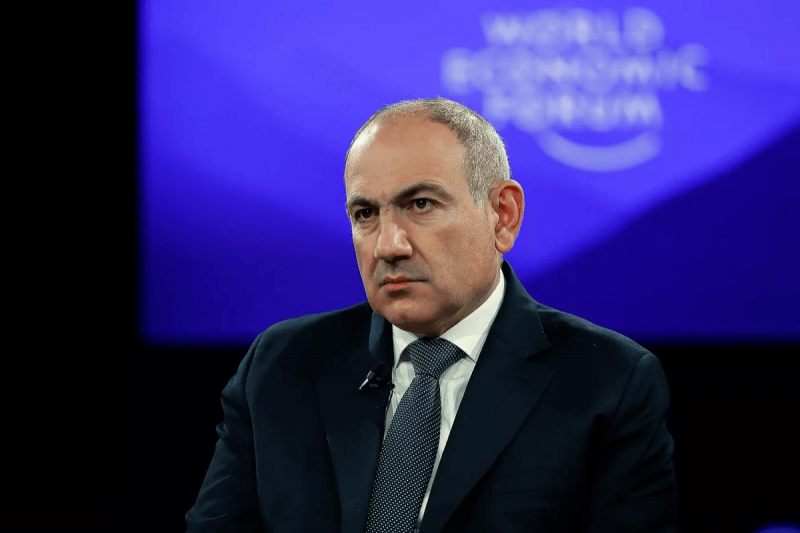 Paşinyan Qarabağdan qaçan qadından üzr istədi