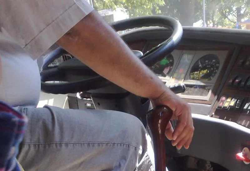 Bayram günü avtobus xarab oldu, sərnişinlər yolda qaldı