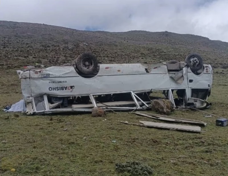 Turistləri daşıyan avtobus aşdı: ölü və yaralılar var - FOTO