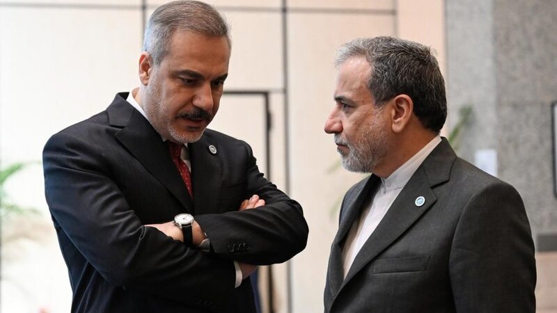 Abbas Əraqçi Hakan Fidanla danışdı