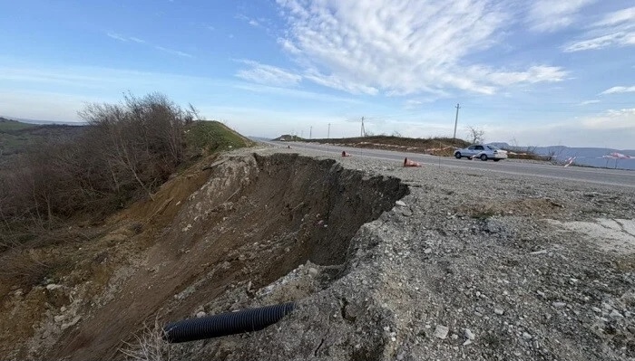 Muğanlı-İsmayıllı yolunda daha bir sürüşmə... - FOTO