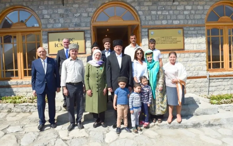 "Bəylər müəllim Prezidentə etdiyim hədiyyənin pulunu verdi" – VİDEO