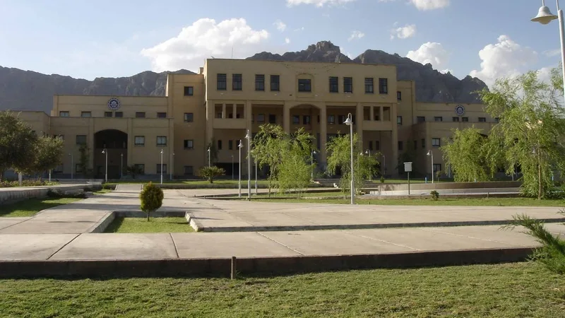 Bu universitetin binası vuruldu - İranda