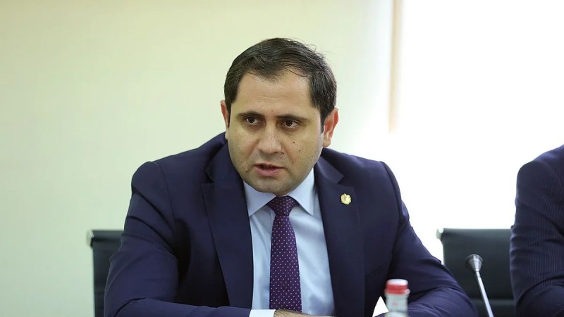 Papikyan Fransaya rəsmi səfərə yola düşüb