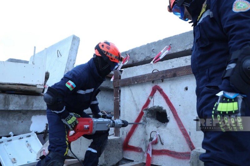 Qusarda köməksiz vəziyyətdə qalan ailə təxliyə olundu – VİDEO 