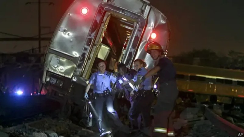 ABŞ-də qatarla yük maşını toqquşub, ölənlər var