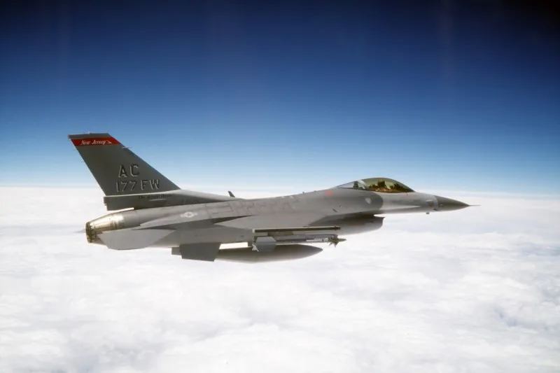 F-16 qırıcısı Səudiyyə Ərəbistanında təcili eniş edib