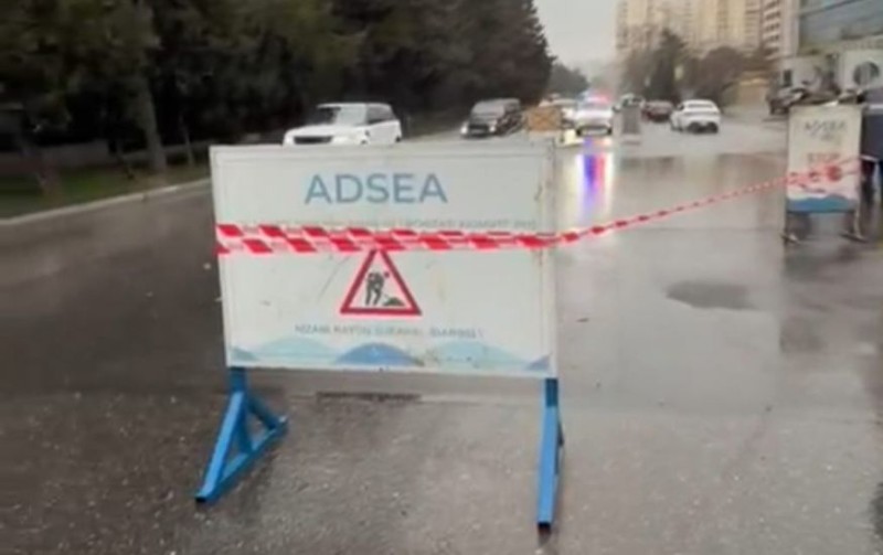 Küçələr yağış sularından təmizlənir - Video + Foto 